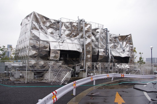 2011年 東日本大震災　貯水タンク破損事例（ステンレス製パネルタンク：名取市）